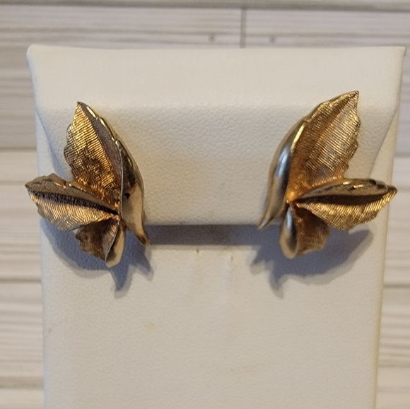 F3 Vintage Coro Gold-tone Clip-on Earrings - Picture 1 of 4
